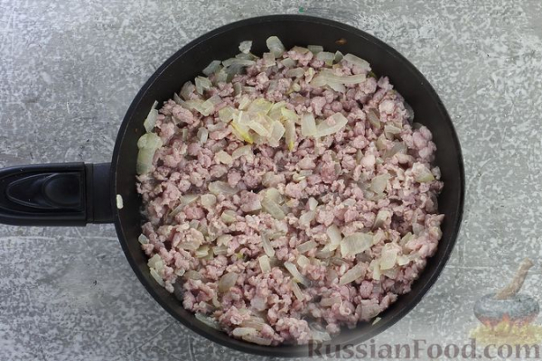 Жареные пирожки с капустой и мясным фаршем